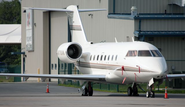 Canadair Challenger (N710AN)