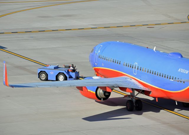 Boeing 737-700 (N765SW)