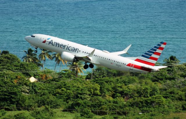 Boeing 737 MAX 8 (N326RP)