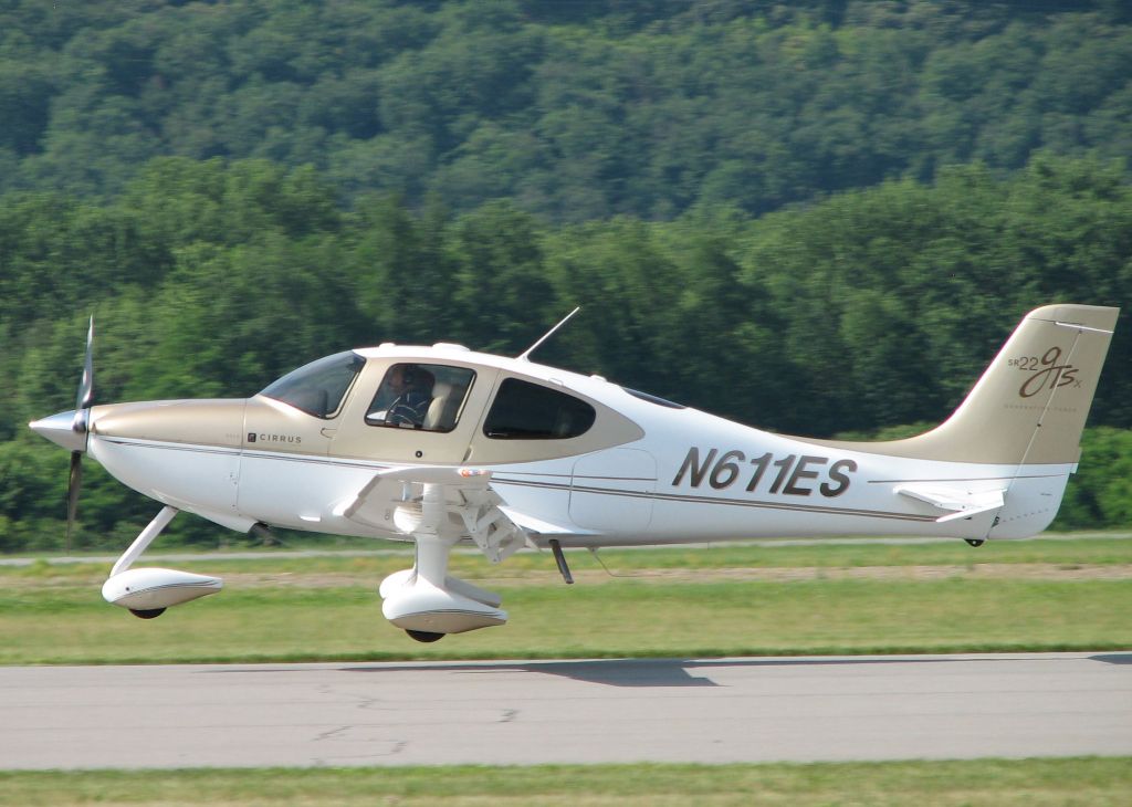 Cirrus SR-22 (N611ES) - Incoming WRAP Flyin