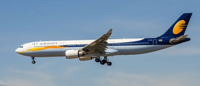 Airbus A330-300 (VT-JWU) - Short final Toronto YYZ