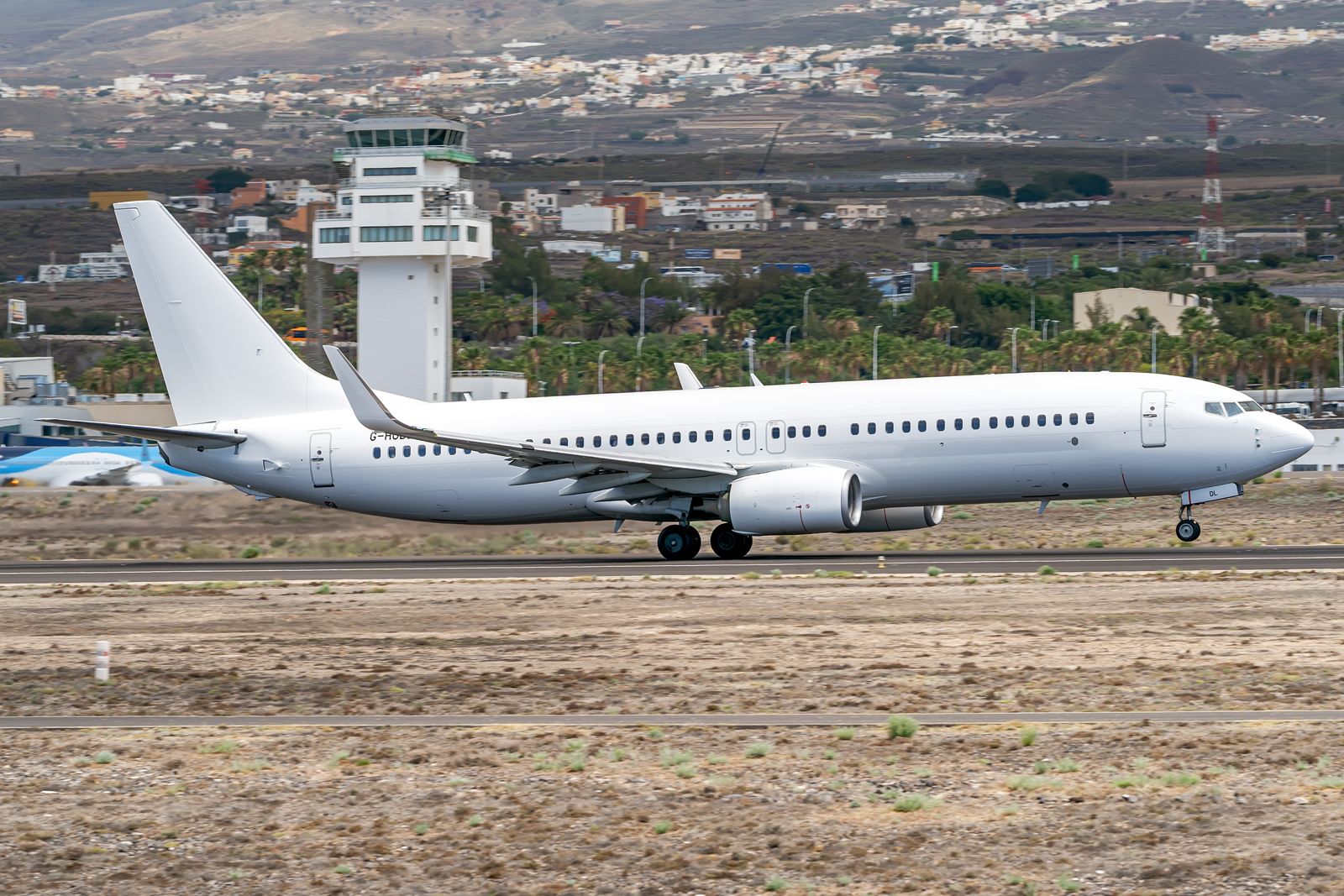 Boeing 737-800 (G-HODL)