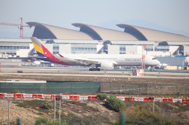 Airbus A350-900 (HL8079)