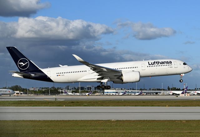 Airbus A350-900 (D-AIXA)