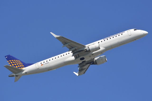 Embraer ERJ-190 (D-AEMC)