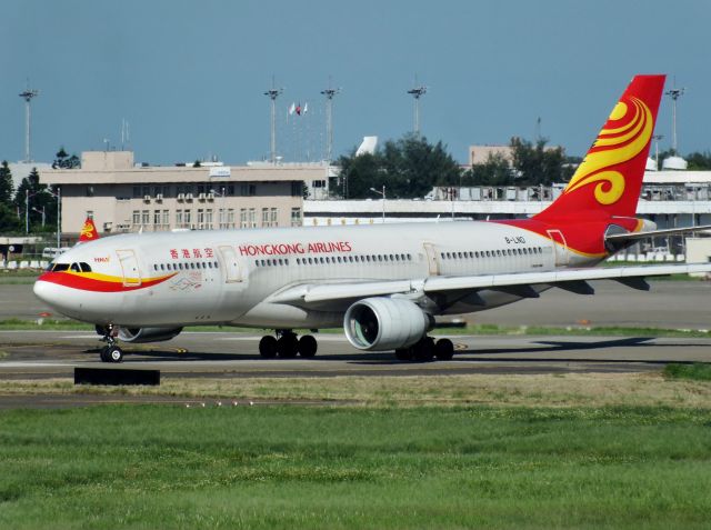Airbus A330-200 (B-LND)