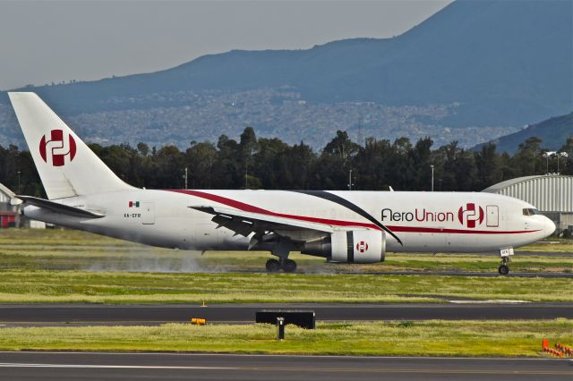 BOEING 767-200 (XA-EFR) - Aero Union B767-200, (XA-EFR), landing on runway 23L in Mexico City Airport (AICM).