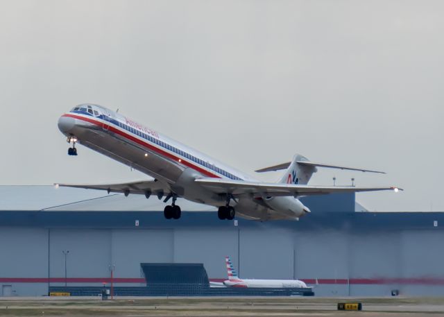 McDonnell Douglas MD-80 —