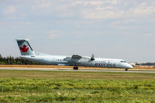 de Havilland Dash 8-400 (C-GGND) - Taxing on Runway 12/30 for Main Terminal