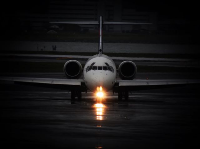 Boeing 717-200 — - Stare down with a Delta 717 at DCA.