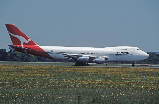 Boeing 747-200 (VH-ECC) - Departure at Narita Intl Airport Rwy16R on 1996/05