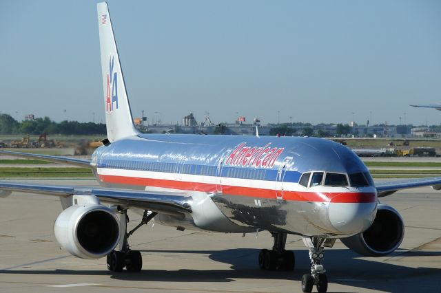 BOEING 767-200 (N613AA)