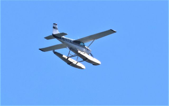 C-GUBM — - C-GUBM Cessna Skylane 182-F survolant le Fleuve St-Laurent à Lavaltrie QC. Le 30-09-2022 à 12:17