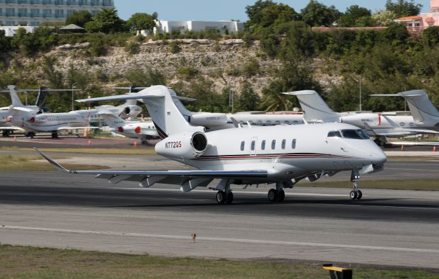 Bombardier Challenger 300 (N772QS)