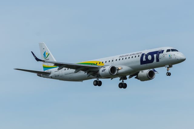 EMBRAER 195 (SP-LNF) - WAW Spotting