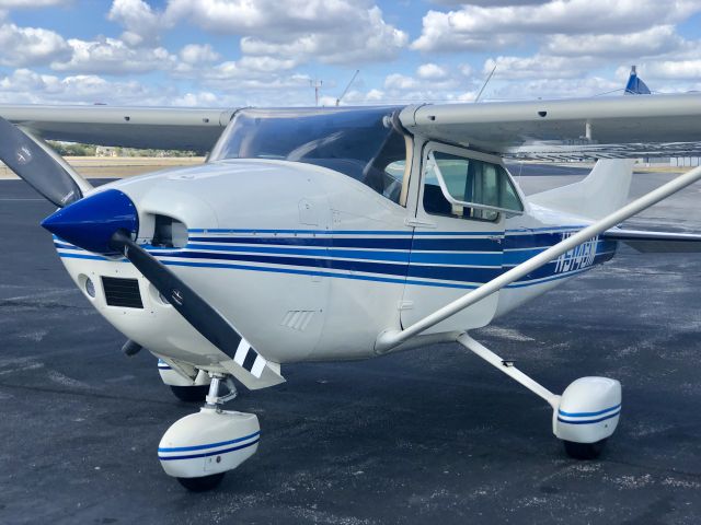 Cessna Skylane (N9148M)