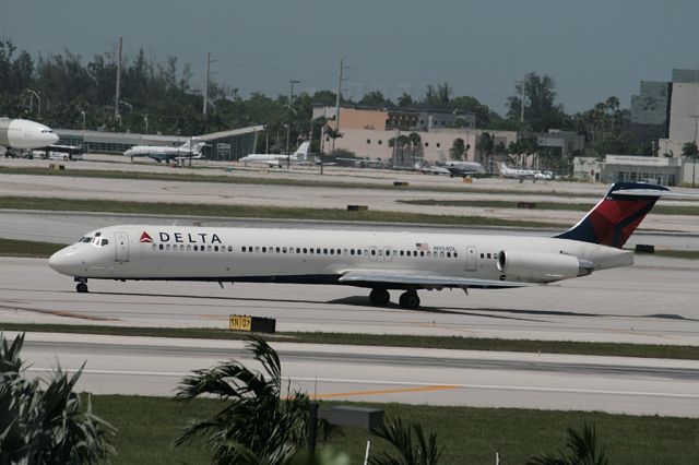 McDonnell Douglas MD-88 (N954DL)