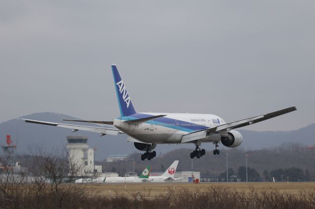 Boeing 777-200 (JA713A) - 02 April 2016:HND-HKD.