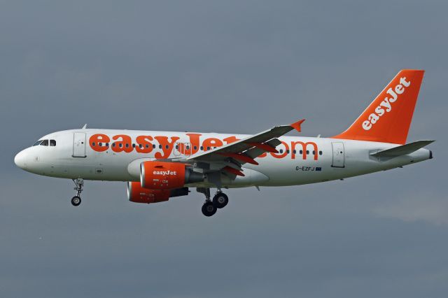 Airbus A319 (G-EZFJ)