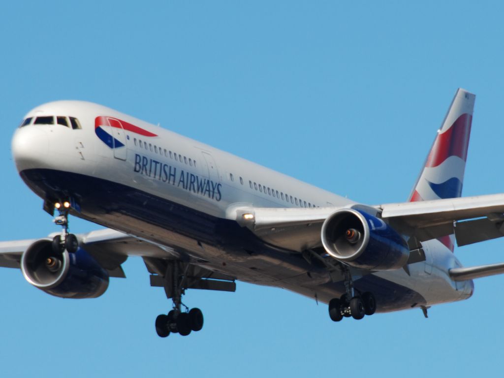 BOEING 767-300 (G-BNWU)