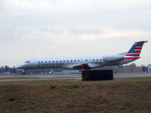 Embraer ERJ-145 (N639AE)