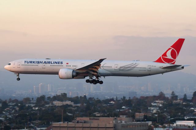 BOEING 777-300ER (TC-JJJ)