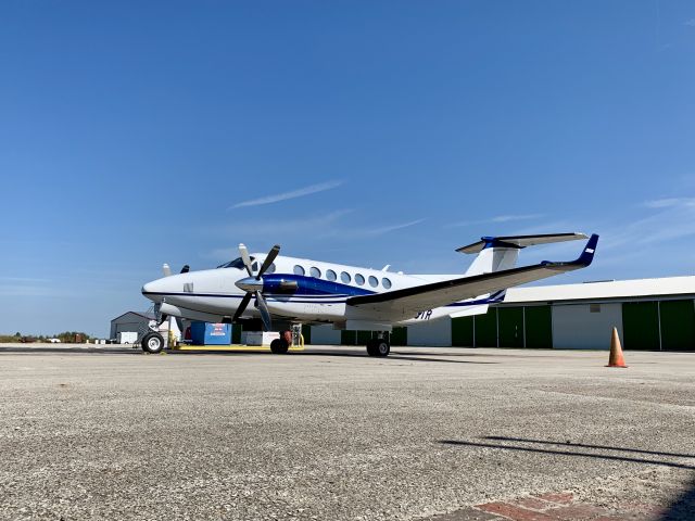 Beechcraft Super King Air 350 — - A King Air 350i waits for passengers and crew.