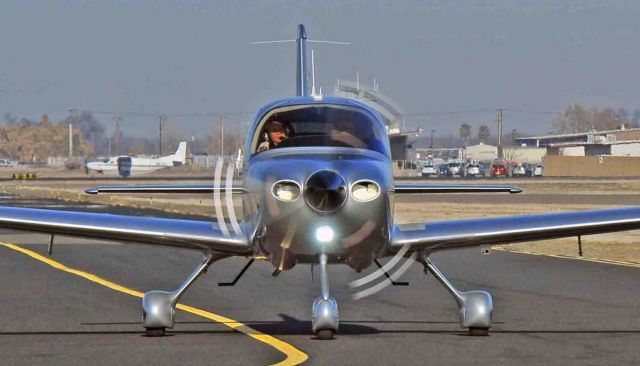 Cirrus SR-20 (N667MT)