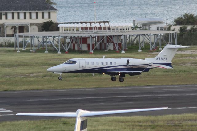 Learjet 40 (N610FX)