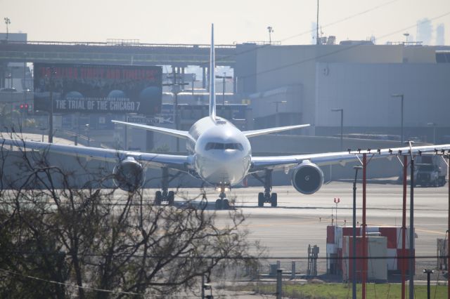 BOEING 767-400 (N826MH)