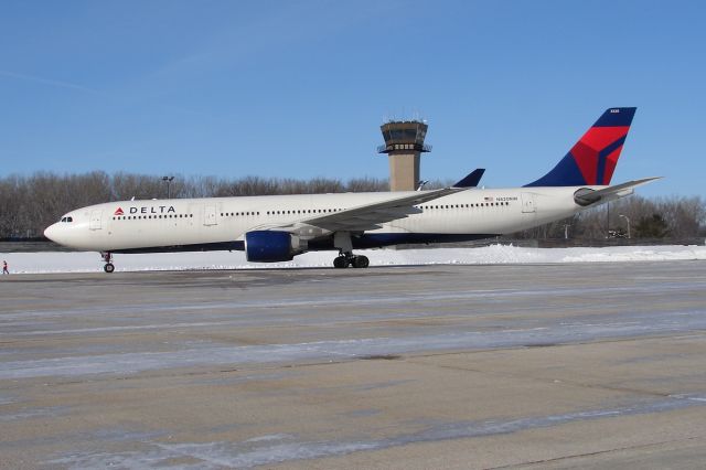 Airbus A330-300 (N820NW) - Arriving from DTW to take the UW Badgers to LAX for the Rosebowl.