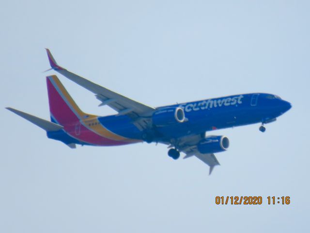 Boeing 737-800 (N8566Z)