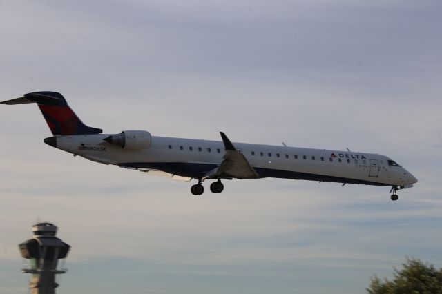 Canadair Regional Jet CRJ-900 (N806SK)