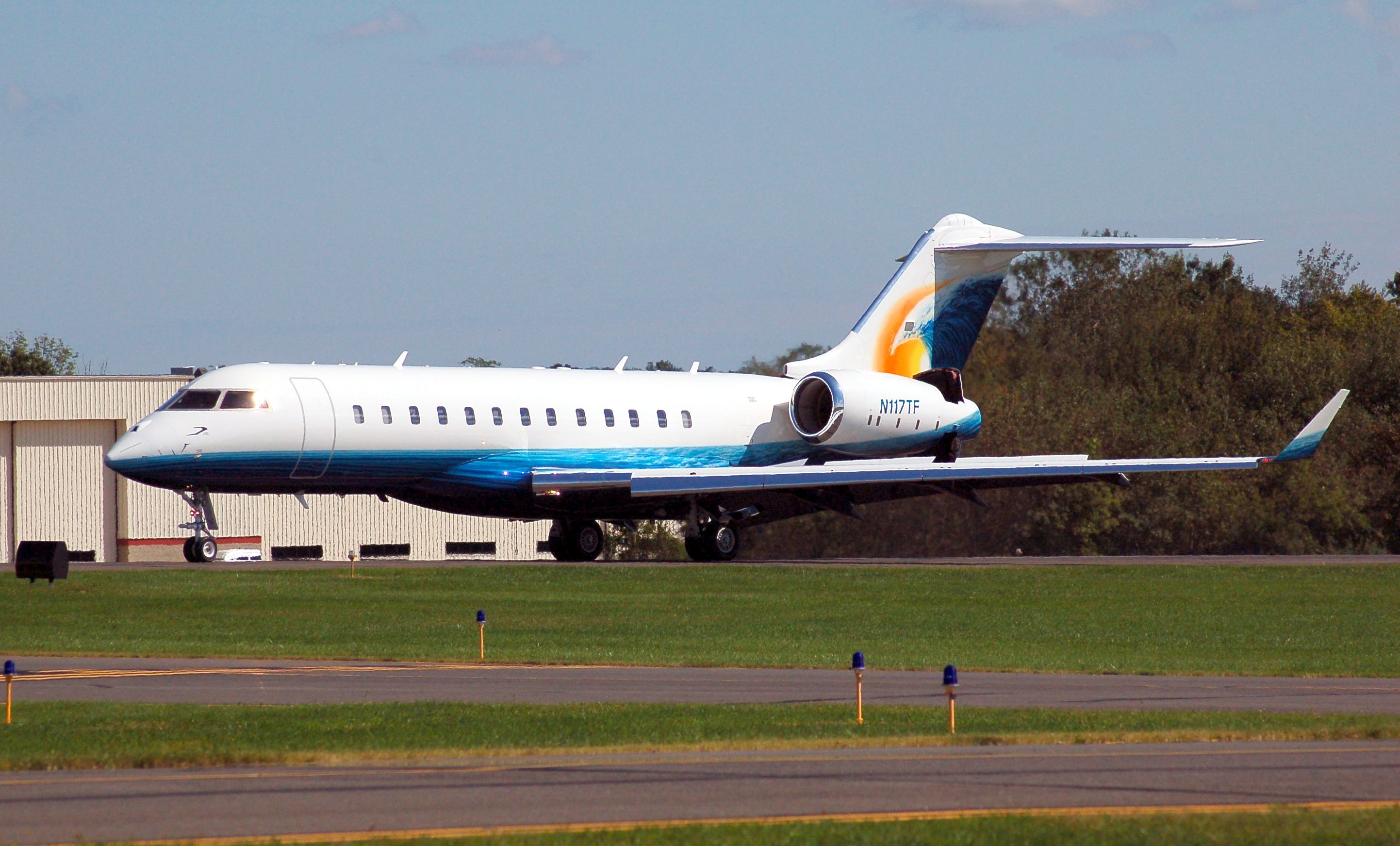 Bombardier Global Express (N117TF) - Arriving OXC