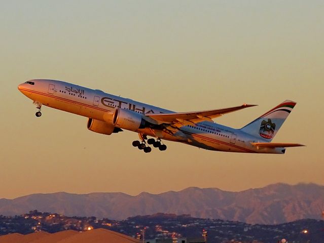 Boeing 777-200 (A6-LRD)