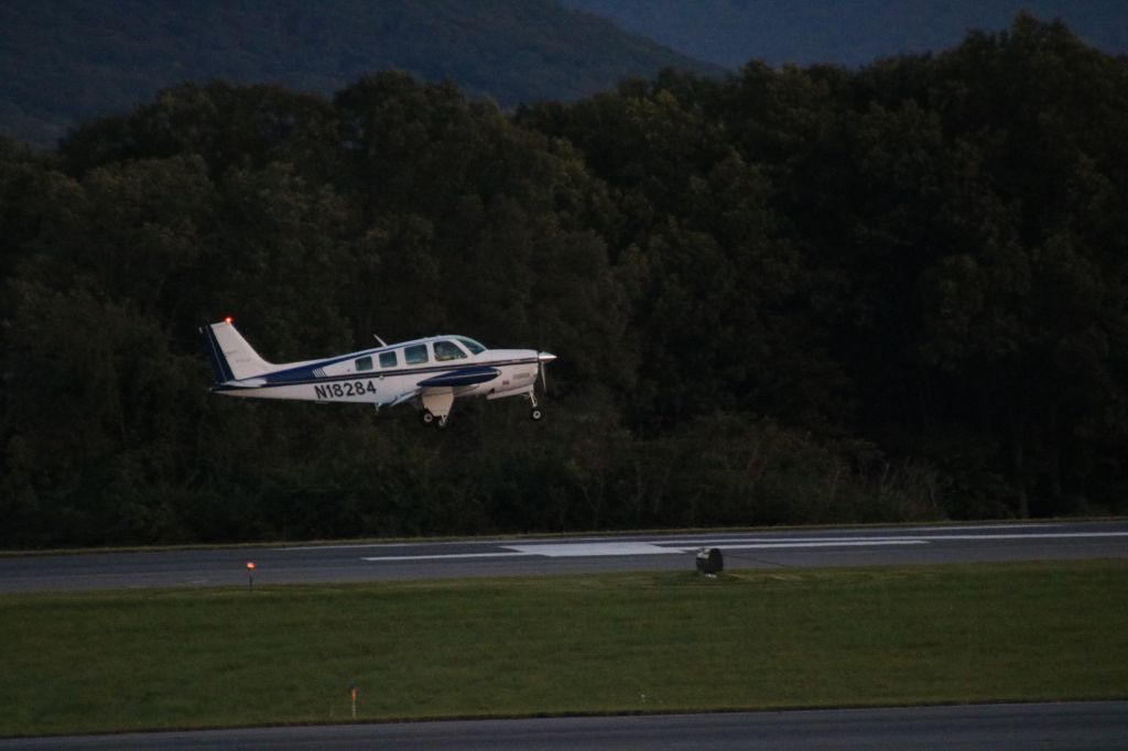 Beechcraft 35 Bonanza (N18284)