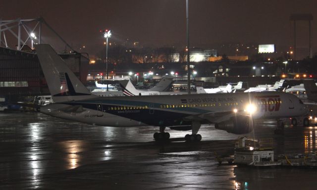 Boeing 757-200 (D4-CBP) - TACV new colors