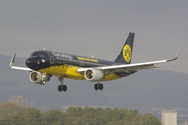 Airbus A320 (D-AIZR) - Team (air)bus of Borrusia Dortmund.