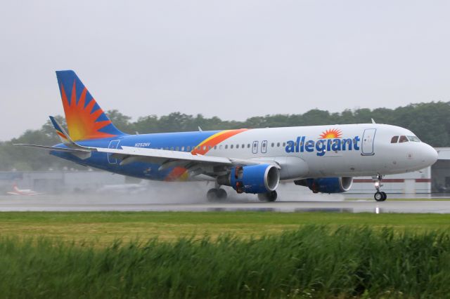 Airbus A320 (N252NV) - A wet arrival at for AAY1548 arriving from Punta Gorda – PGD (Florida) on 15 Jun 2019.