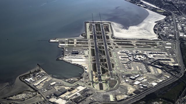 — — - We take off from KOAK (Oakland Int Airport) and swing around SFO at about 4000ft. I couldn't pass up this view.