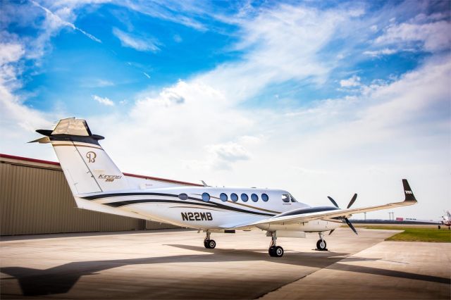 Beechcraft Super King Air 200 (N22MB)