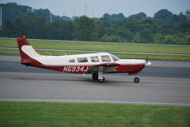 Piper Saratoga/Lance (N6934J) - Taxiing in from runway 02 KJQF - 6/15/09