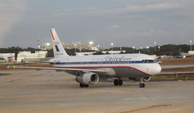 Airbus A320 (N475UA)