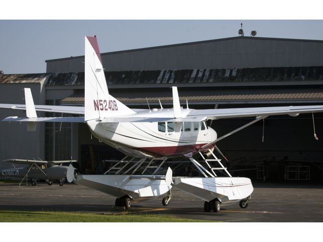 Cessna Caravan (N524DB) - A Caravan on floats looks really big!