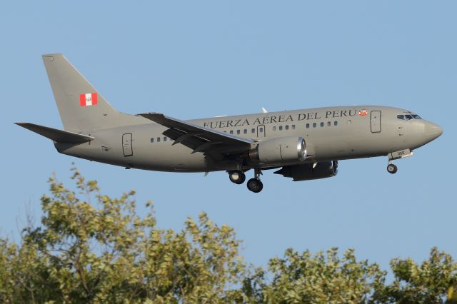 Boeing 737-500 (FAP356) - 'Peruvian Air Force 001' (FAP001) arriving with delegates for the UN General Assembly. From '841 Transport Squadron (Escuadrón de transporte 841) of Air Group 8 (Grupo 8) based at Callao, Peru