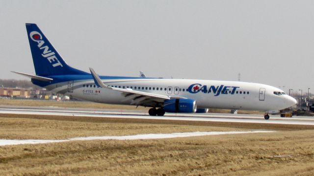 Boeing 737-800 (C-FTCZ)