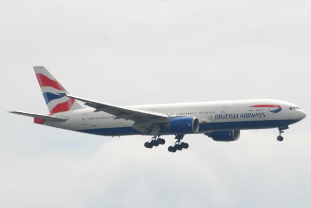 Boeing 777-200 (G-YMMF)