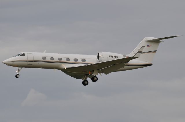 Gulfstream Aerospace Gulfstream IV (N457DS) - Seen at KBWI on 9/27/2009.      a href=http://discussions.flightaware.com/profile.php?mode=viewprofile&u=269247  [ concord977 profile ]/a