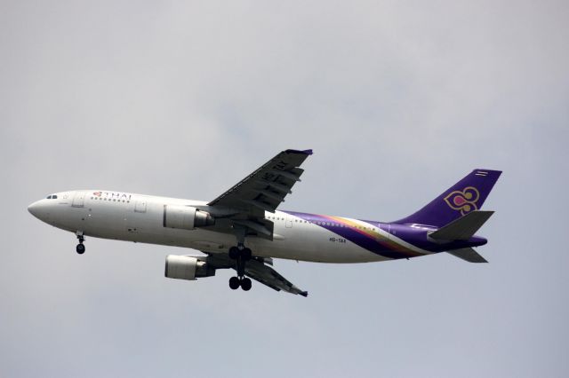 Airbus A330-300 (HS-TAX)