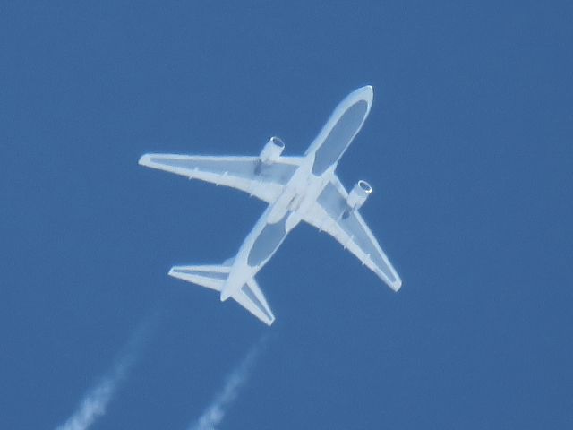 BOEING 767-200 (N714AX)